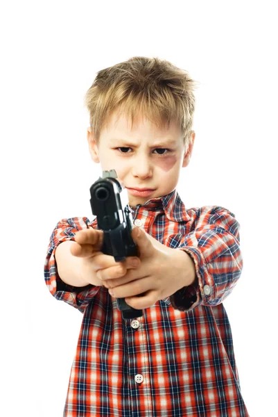 Stygg pojke med en pistol — Stockfoto