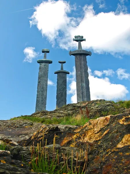 Sverd i fjell (Английский: Swords in Rock ) — стоковое фото