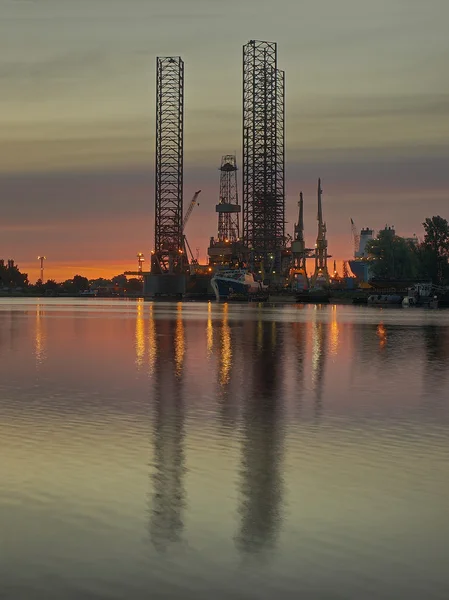 stock image The oil platform at dawn