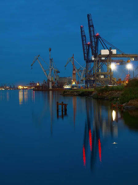 Hafen von Gdingen bei Nacht. — Stockfoto