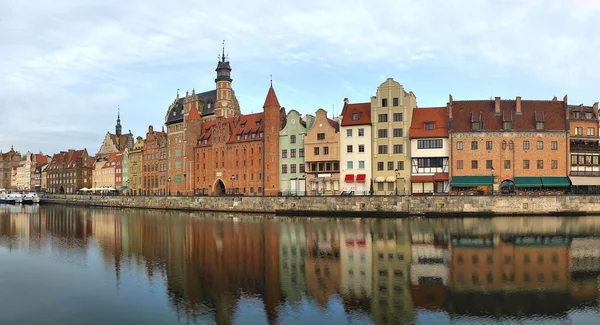Gdansk van rivier bij dageraad — Stockfoto