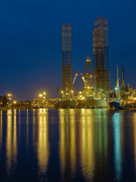 밤에 석유 플랫폼 — 스톡 사진