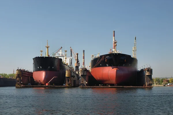 Tankers to dock. — Stock Photo, Image