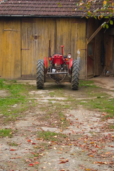 Tracteur rouge — Photo