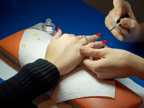 Manicure doing nail polish — Stock Photo, Image