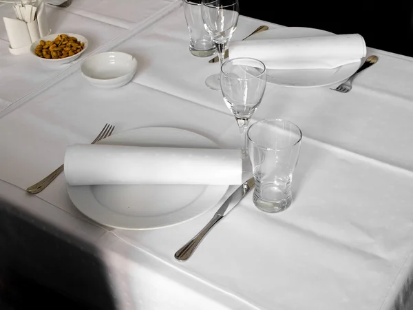 Ravintolapöytä — kuvapankkivalokuva