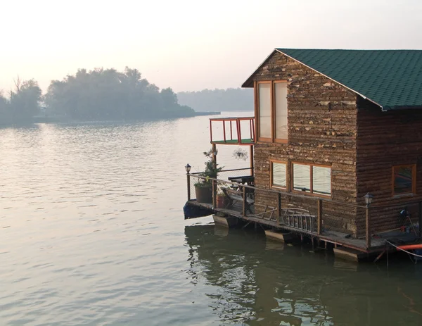 House on river — Stock Photo, Image