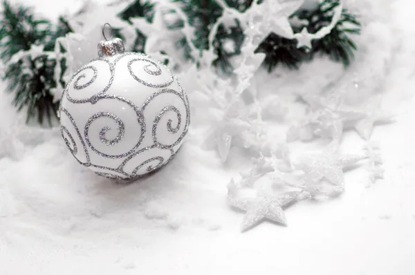白色圣诞球装饰 — 图库照片