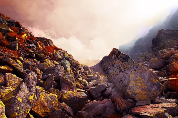 Kalliovuorten maisema — kuvapankkivalokuva