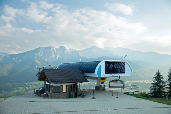 Um teleférico nas Montanhas Tatra — Fotografia de Stock