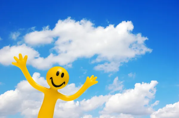 Ein glückliches Gesicht und blauer Himmel — Stockfoto