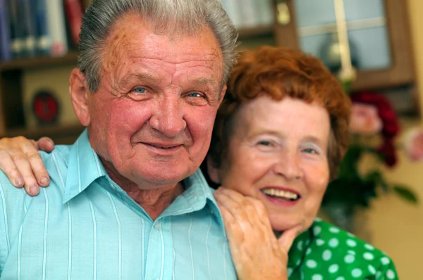 Ηλικιωμένο ζευγάρι χαρούμενος — Φωτογραφία Αρχείου