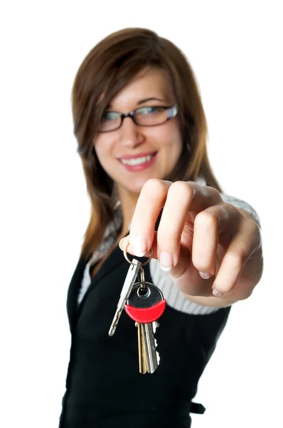 Uśmiechający się deweloper daje klucze do nowego domu — Zdjęcie stockowe