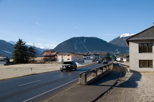 Bergdorf in den Alpen — Stockfoto