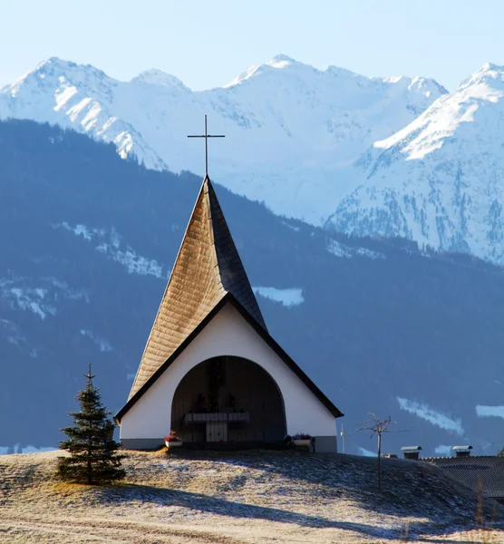 Klein heiligdom in de bergen — Stockfoto