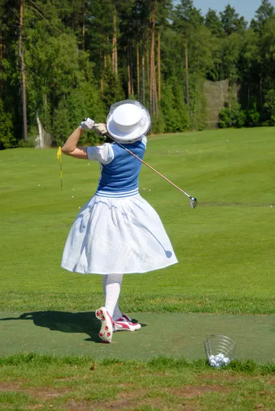 Lady golfare swing — Stockfoto
