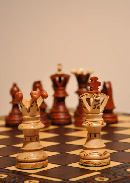 Шахматный король и королева — стоковое фото