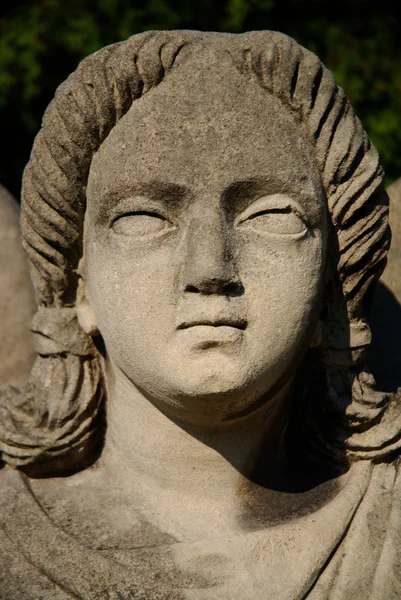 Статуя женщины — стоковое фото