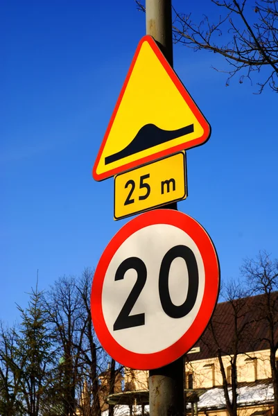 Znak ostrzegawczy ruchu — Zdjęcie stockowe