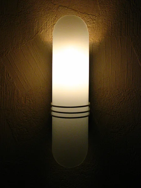 Lamp op een muur — Stockfoto