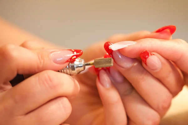 Macro close-up van nagel polijstmachine op het werk — Stockfoto