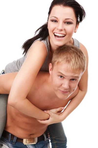 Glückliches Teenie-Paar beim Kuscheln — Stockfoto
