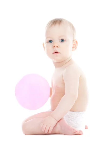 Малыш с воздушным шаром — стоковое фото