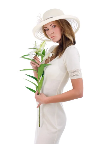 Młoda ładna kobieta w białym kapeluszu — Zdjęcie stockowe