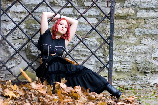 Kızıl saçlı seksi Gotik kız — Stok fotoğraf