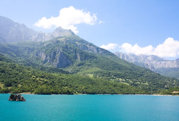 Jezioro pivsko w Czarnogórze — Zdjęcie stockowe