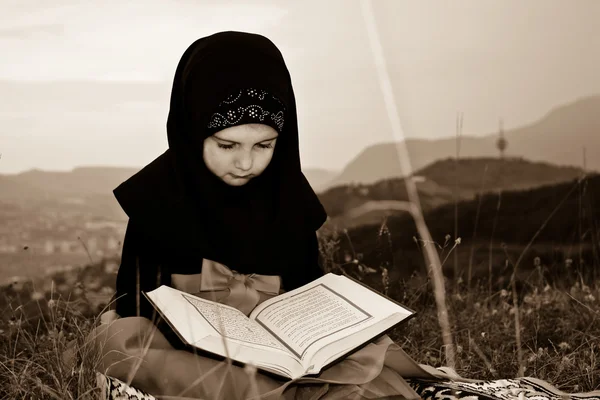 愛らしいイスラム少女 — ストック写真