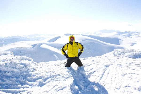 Esquiador em alta montanha — Fotografia de Stock