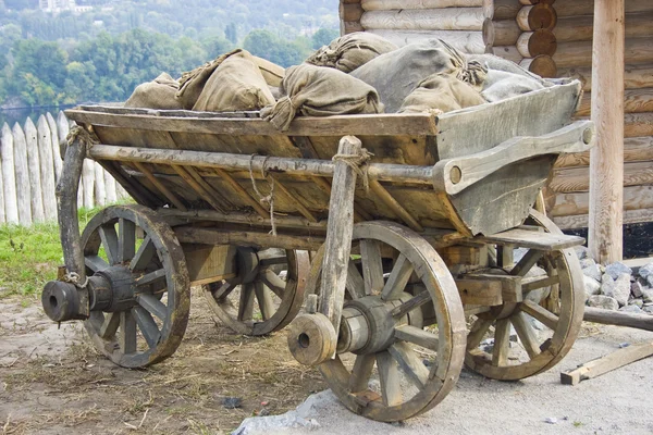 Традиционная украинская телега — стоковое фото