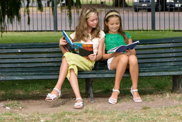 Two schoolgirls on park — Stock Photo, Image
