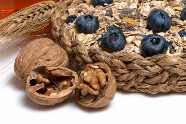 Орехи и другие пищевые продукты — стоковое фото