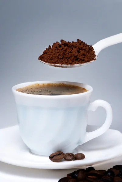Löffel und Tasse Kaffee — Stockfoto