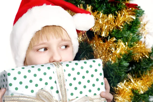 Petit Santa Klaus avec des cadeaux dans les mains — Photo