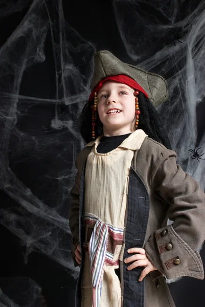 Liten pojke bär pirate kostym — Stockfoto