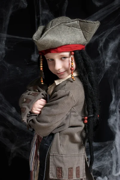 Kleiner Junge im Piratenkostüm — Stockfoto
