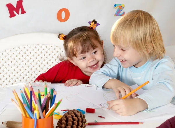Little friends at a drawing lesson — Stock Photo, Image