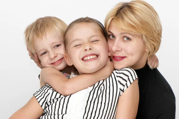 Lycklig familj, mamma, dotter, son, — Stockfoto