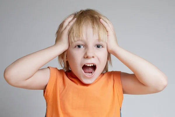 O menino emocional gritando — Fotografia de Stock