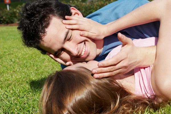 Happy young couple in park — Stock Photo, Image