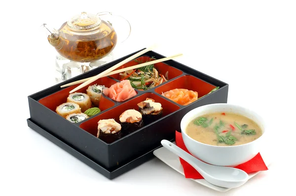 Sushi com chá e sopa — Fotografia de Stock