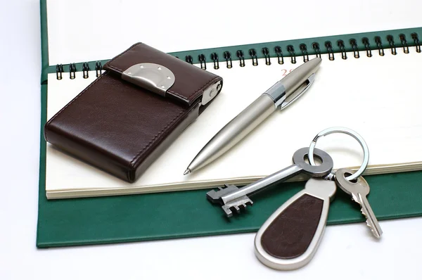 Dagbok, handtag och nycklar — Stockfoto