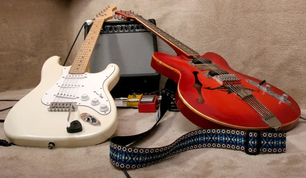 Två gitarrer — Stockfoto