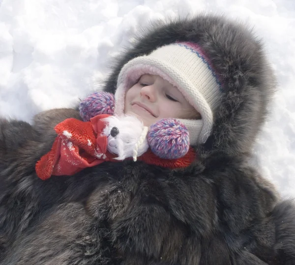 Bambina in pelliccia — Foto Stock