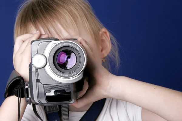 Menina atirar vídeo em casa — Fotografia de Stock