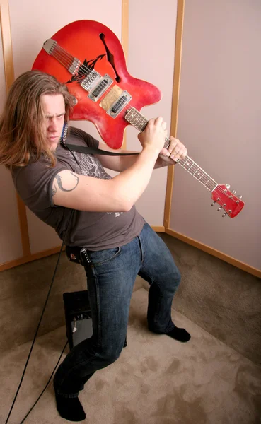 Guitarrista em estúdio — Fotografia de Stock