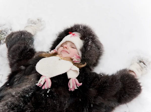 Bambina sulla neve — Foto Stock